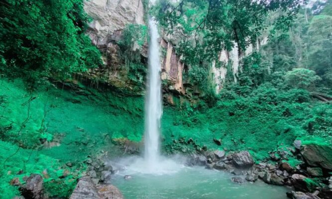 air terjun putri malu